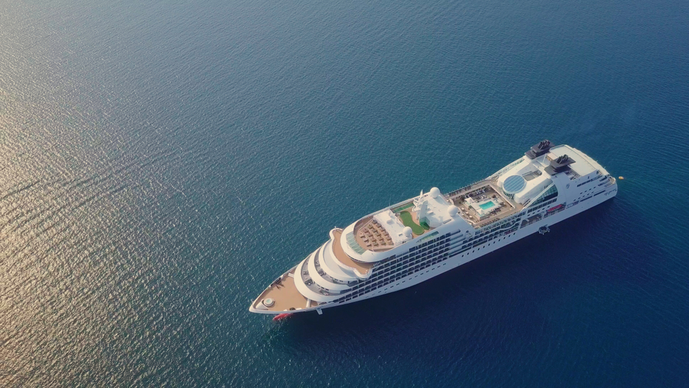 seabourn-cruise-ship-in-water