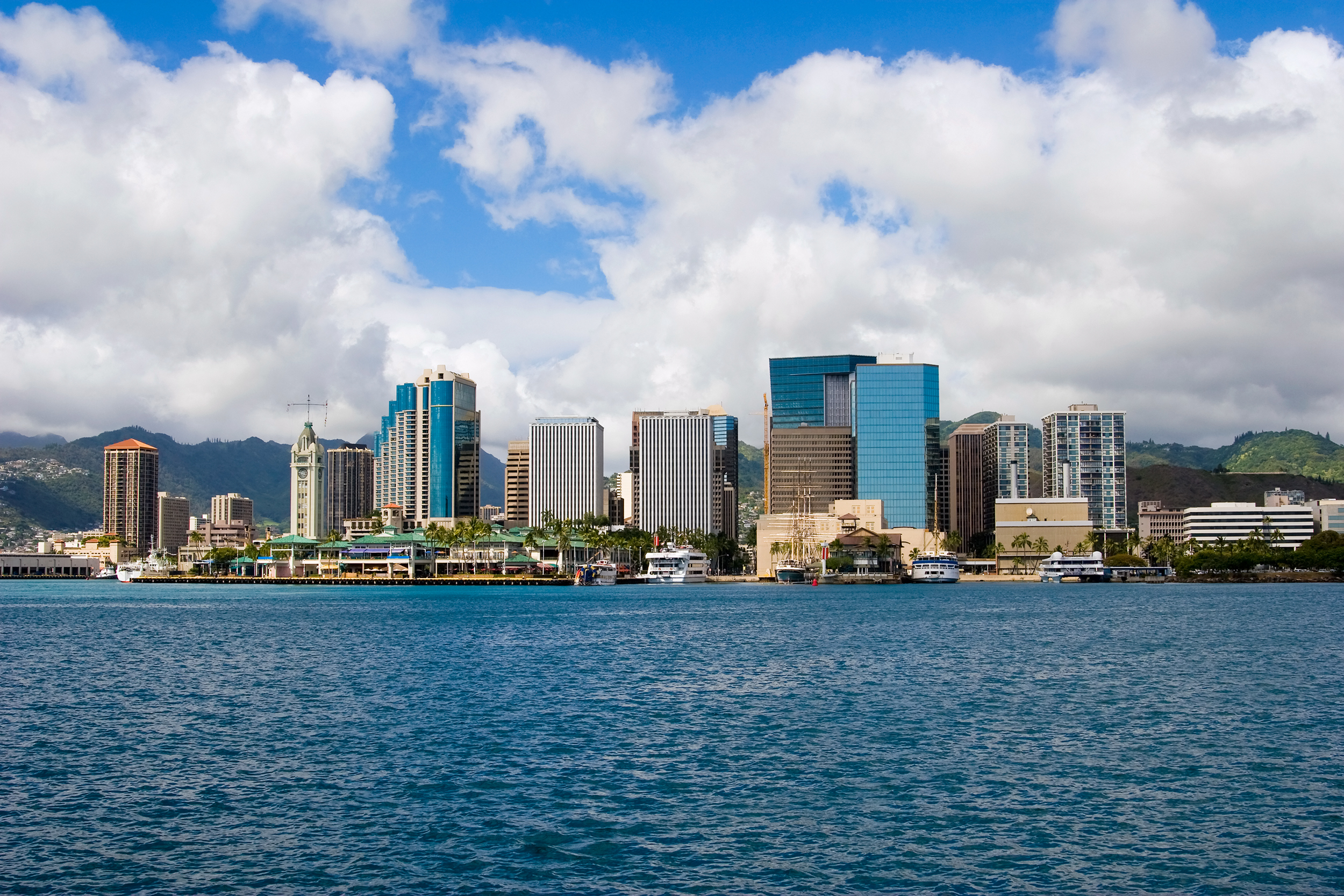 dowtown honolulu skyline